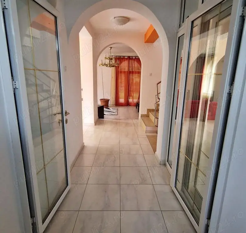 Persoana fizica vand vila zona Bucium