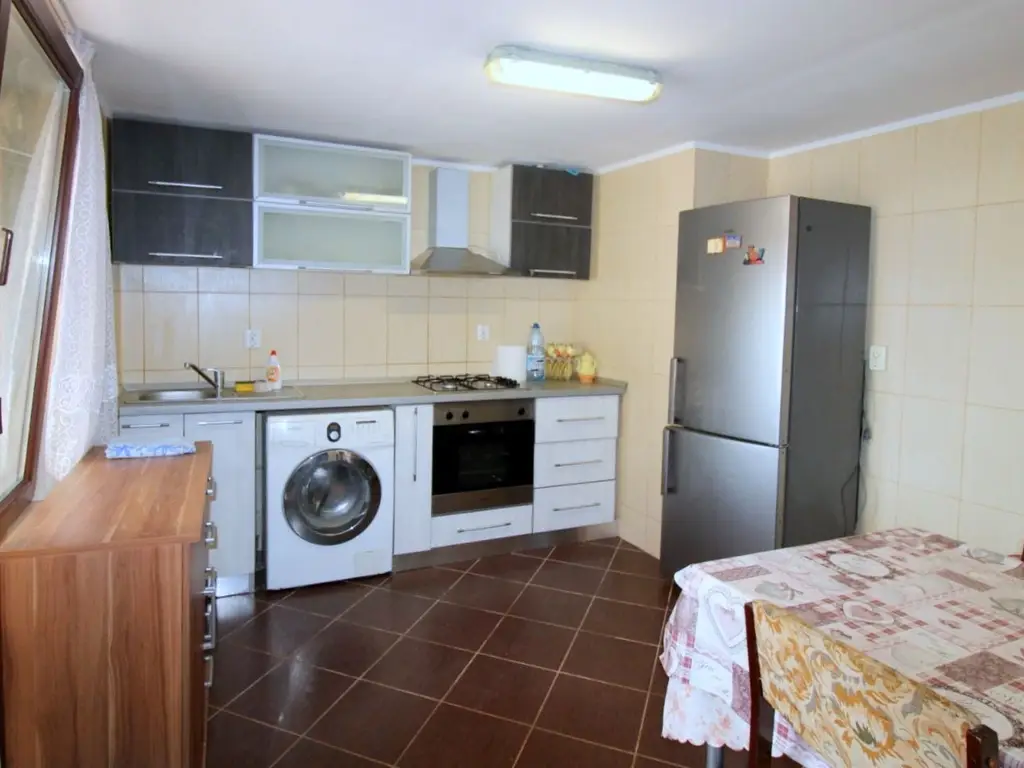 De vanzare casa cu 3 camere, zona Port, 64.000 euro