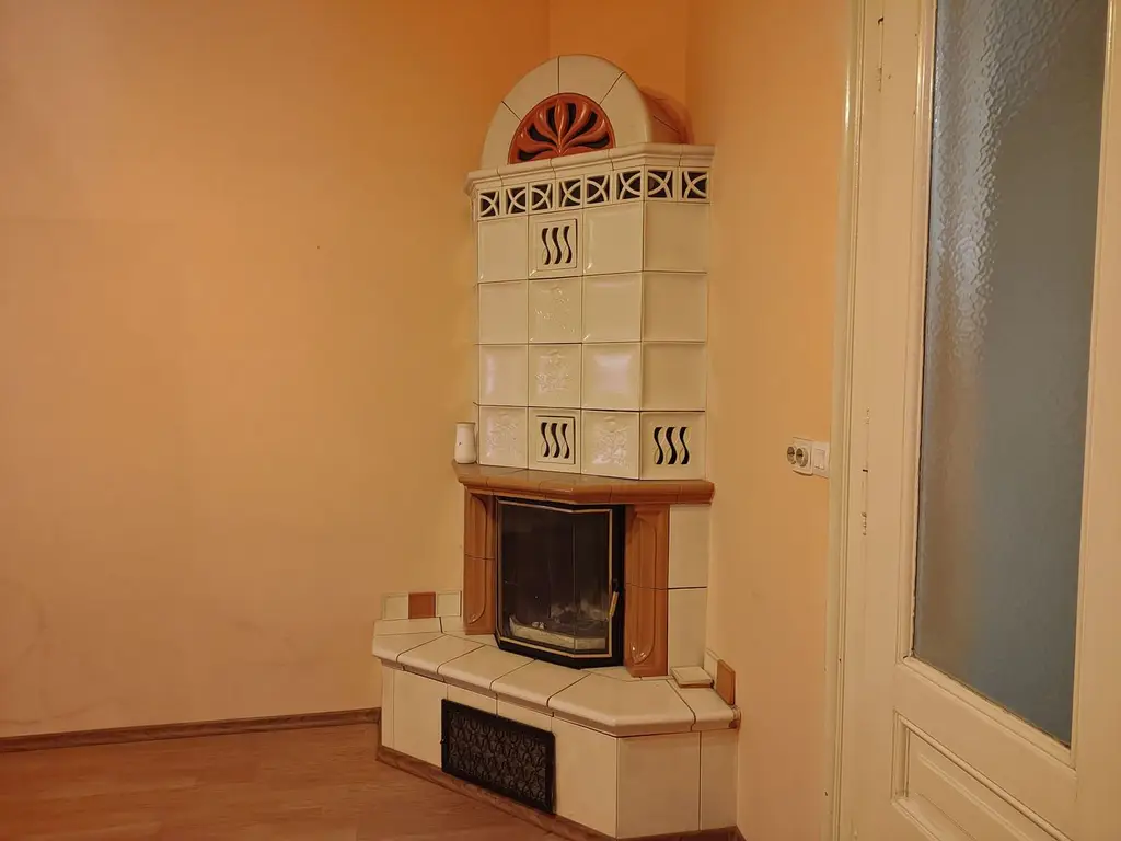 Apartament la casă cu front stradal,  str. M. Eminescu. 119 900 E.