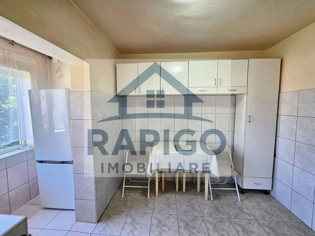 Vand apartament cu 2 camere decomandat in Calea Lipovei