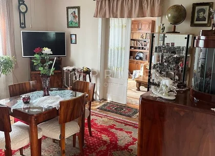 Casa cu front stradal, 7 Noiembrie, ideala clinica/cabinet/locuinta