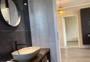 Apartament 2,5 camere chic cu grădină balcon vitrat și mobilier premium