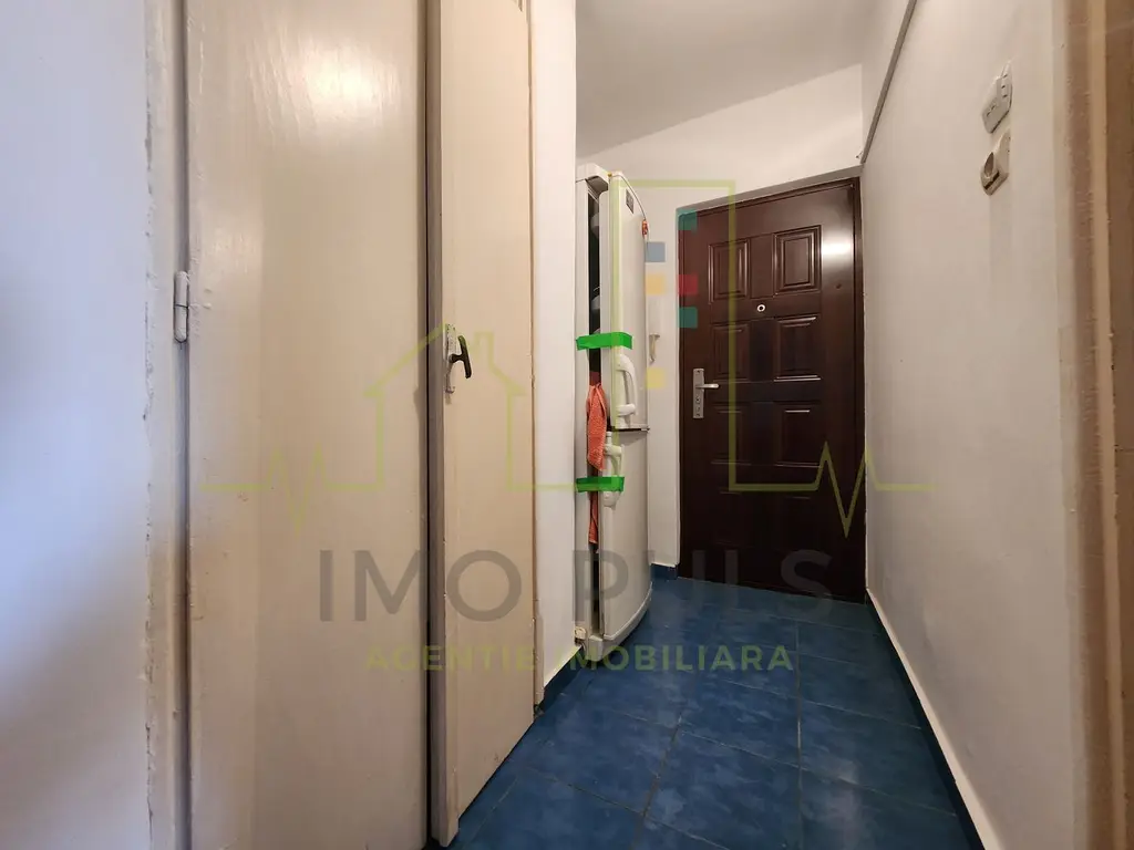 Etaj intermediar. Bucatarie din constructie. Telegrafului. 4 apartamente / etaj