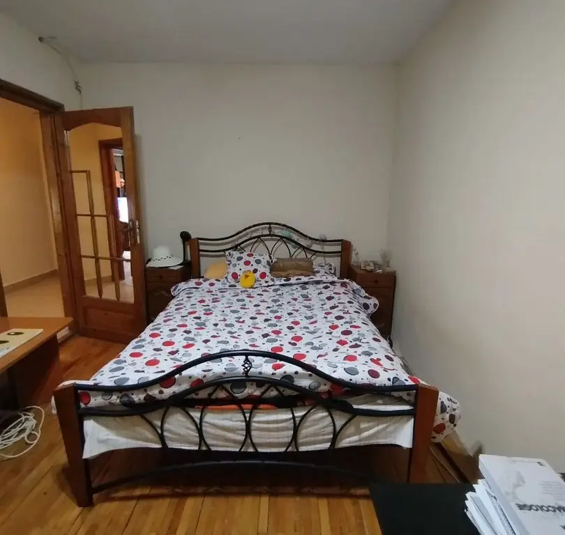 BRASADAS vinde ap 3 cam Carpați 2 etaj 1/4.