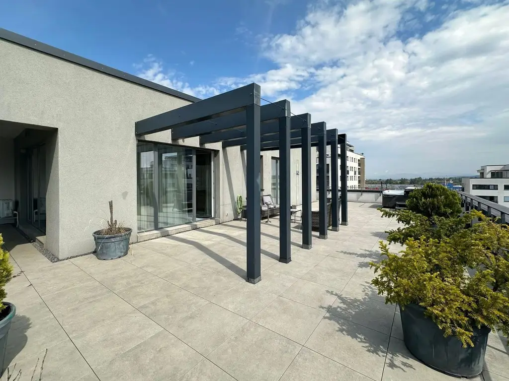 Inchiriem penthouse LUX 4 camere cu terasa de 122 mp zona Coresi