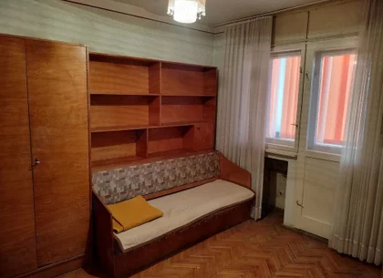 BRASADAS vinde ap 3 cam etaj 4/4 in Micro 16 Brândușa.