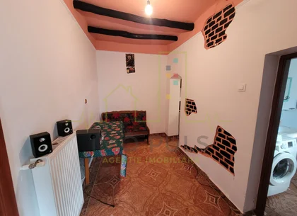 Zona Dambovita. 2 Case. Teren 933 mp.