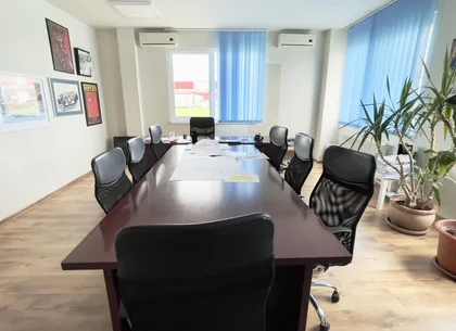 Clădire de birouri cu 12 parcări în incintă privată, UTA2, Arad