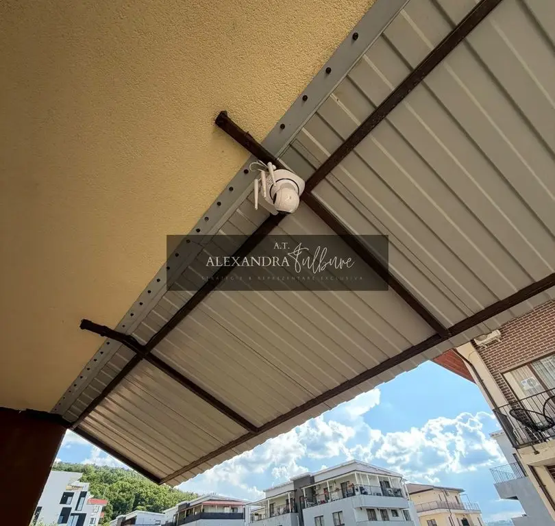 Apartament 3 camere, curte, boxa, parcare, Sub Cetate