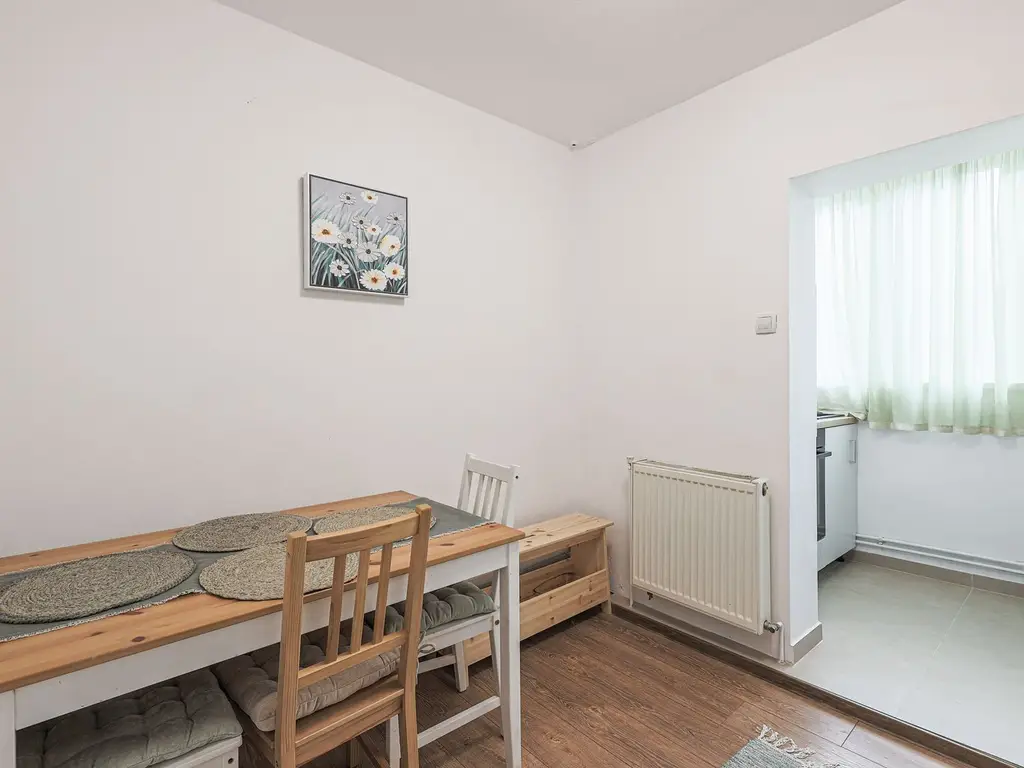 Rezervat Apartament renovat, cu 2 balcoane, la Etajul 1 in Micalaca