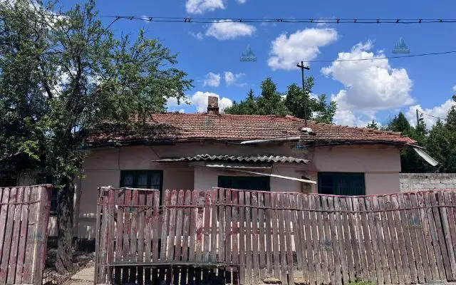 Casă de vânzare – Strada Rozelor