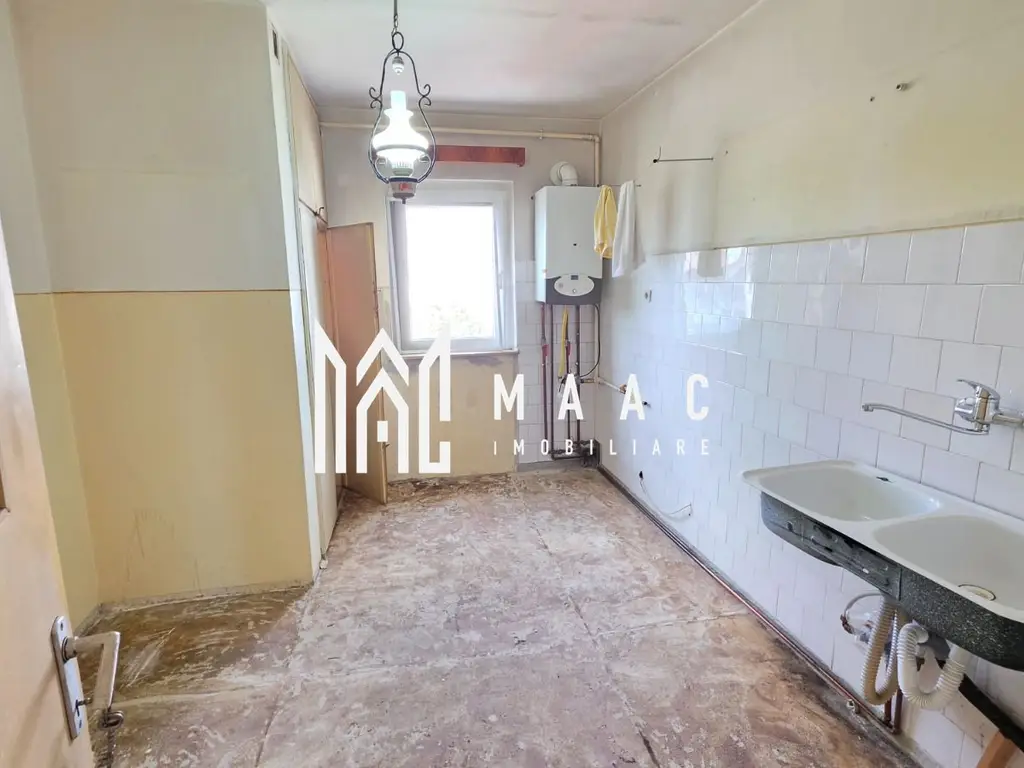 Apartament de vanzare Sibiu 3 camere decomandat | Strand | 2 bai, 2 balcoane