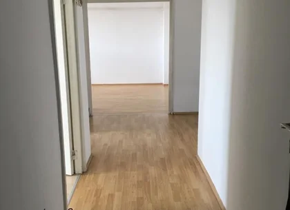 Apartament 4 camere, la 2 minute de Mega Mall, pret 99000   , particular