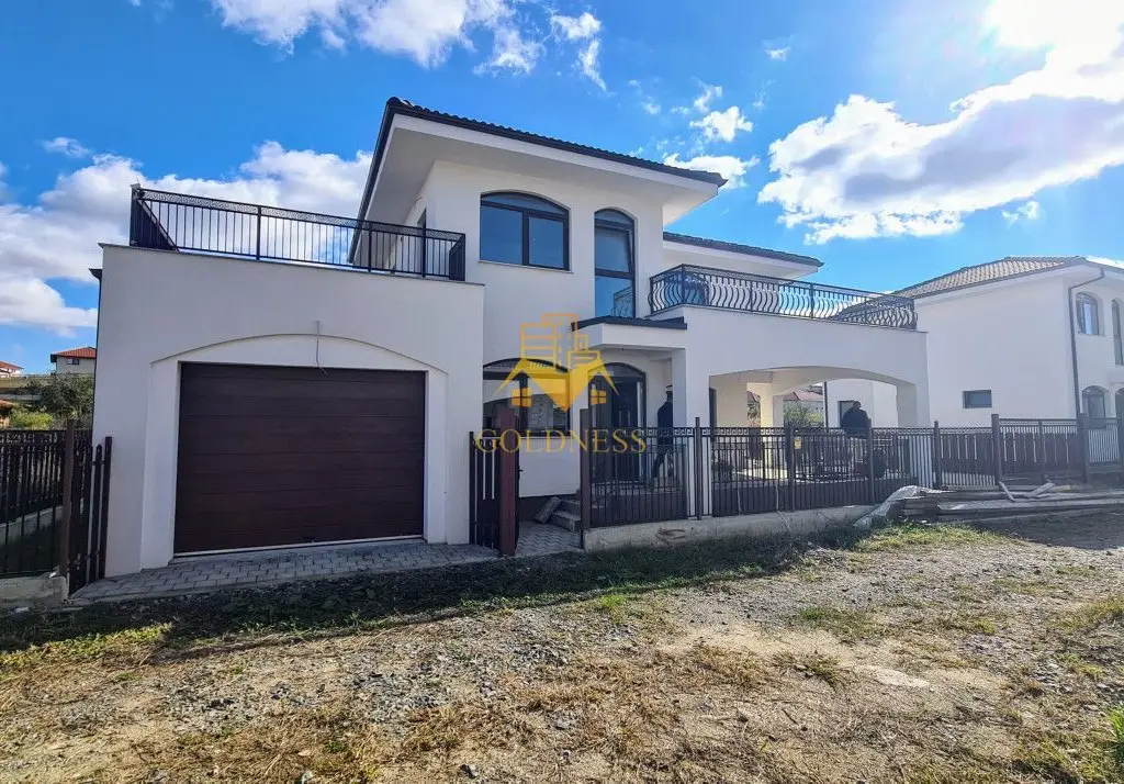 Casa 4 Camere Semifinisata, 2 Garaje, Curte 450mp, Terase 93mp, Dezmir