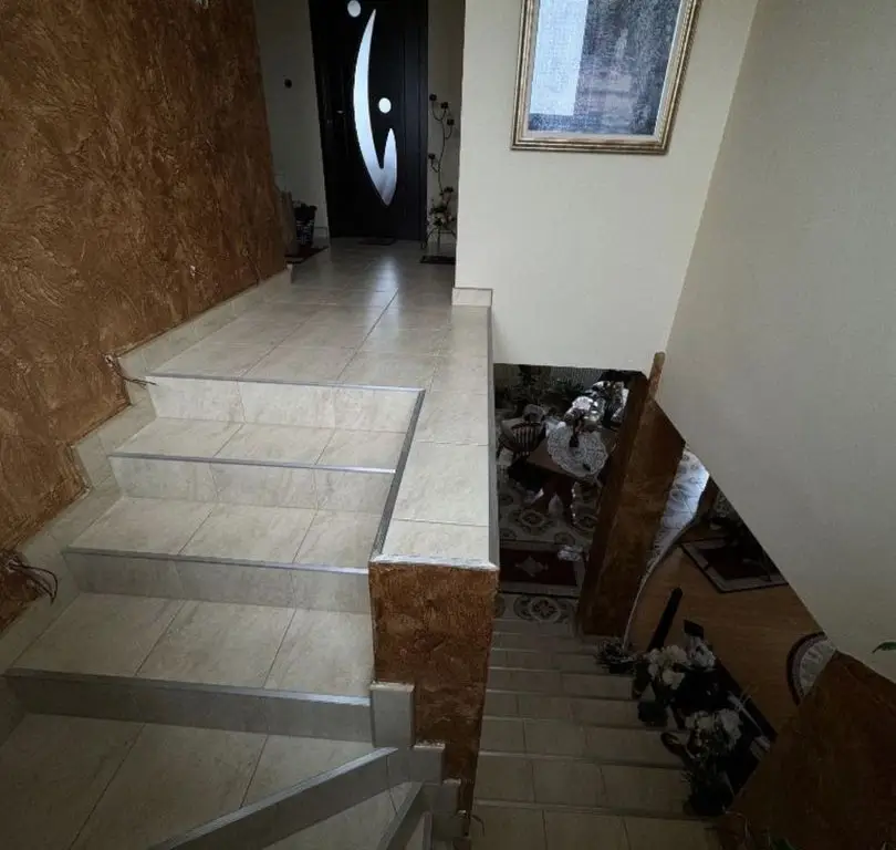 Casa de vanzare P+1, 4 Garaje, Vetis