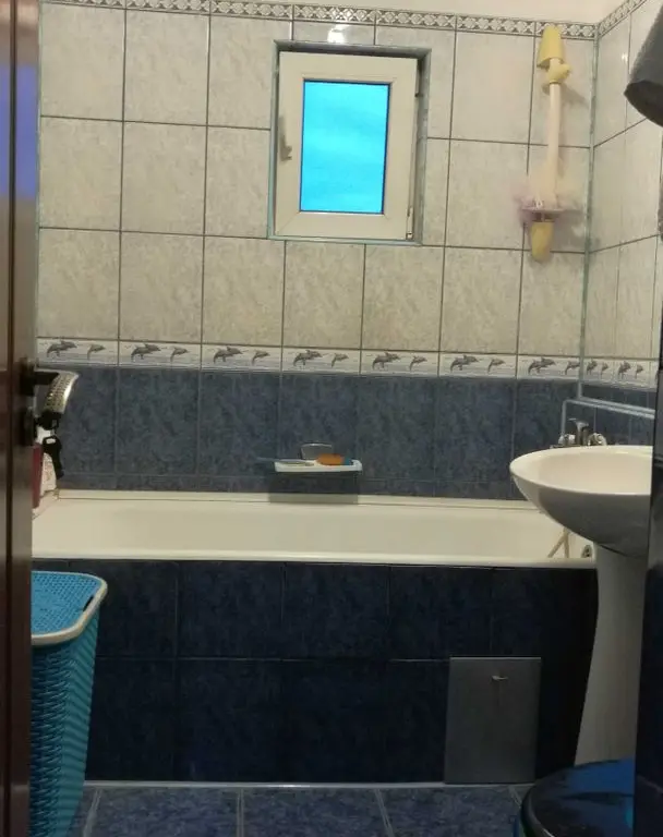 APARTAMENT 3 CAMERE, decomandat, cartier Baneasa, particular