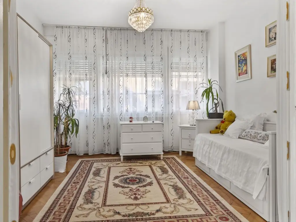 Vând apartament lux