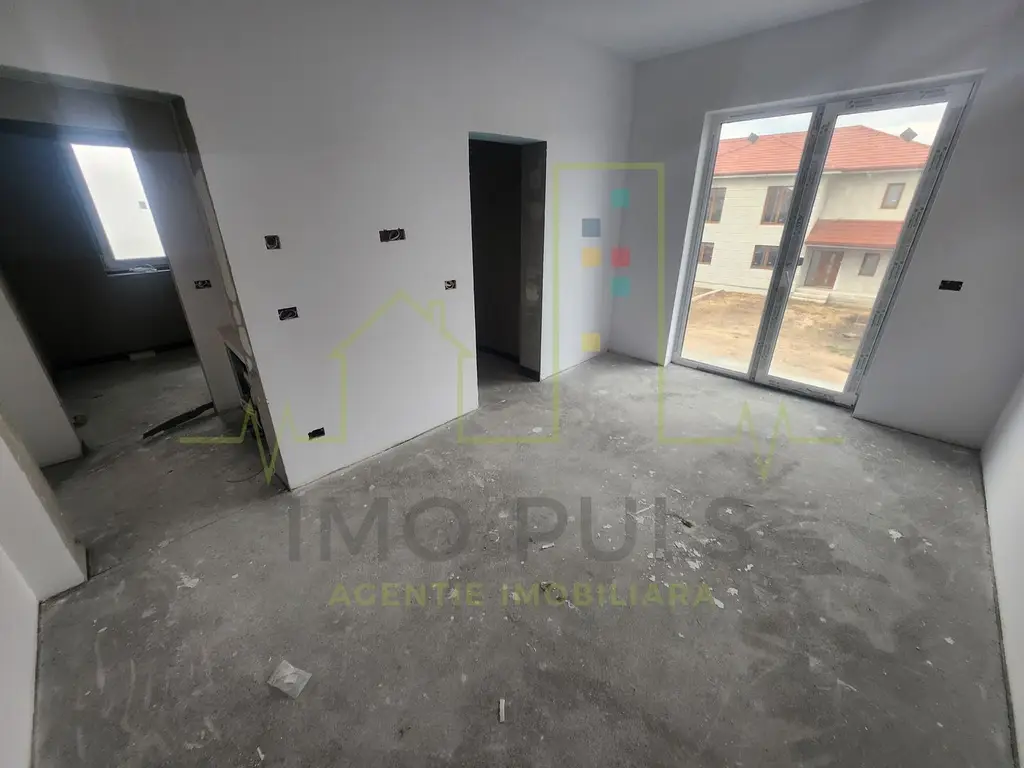 Duplex despartit prin Garaj. 4 dormitoare. 3 Bai. Dumbravita