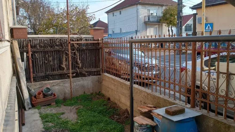 Ag BRASADAS vinde apt 3 camere la casa cu teren Axente Sever