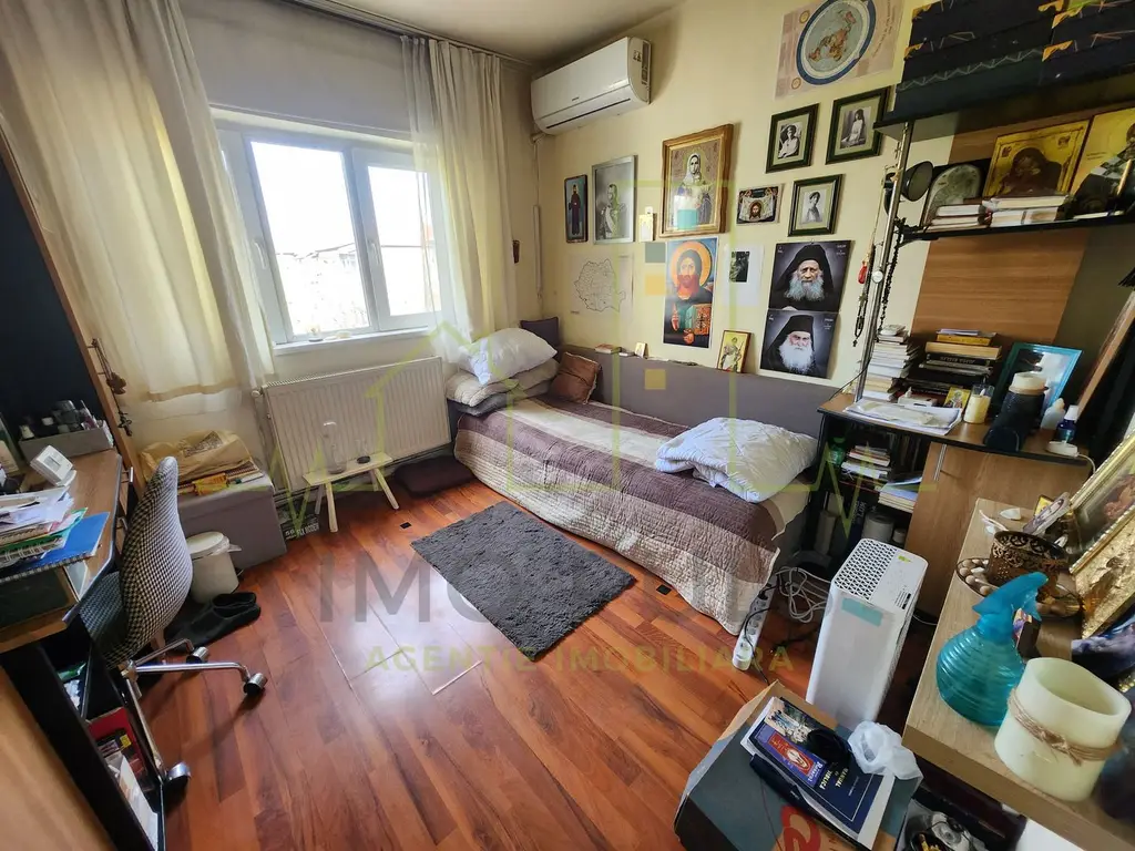Aradului vest. Centrala. Decomandat. Mobilat si partial utilat.