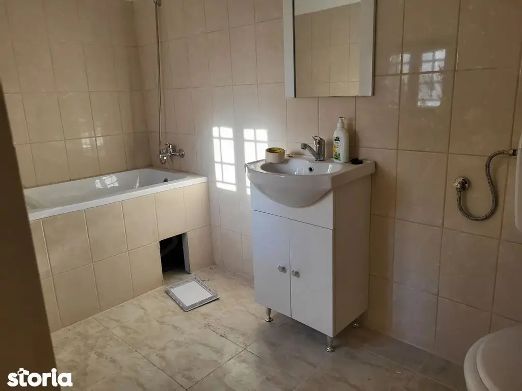 BRASADAS vinde casa cu etaj, partial RENOVATA în zona 14 Mai.