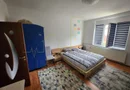 Apartament cu curte. Teren 636 mp.