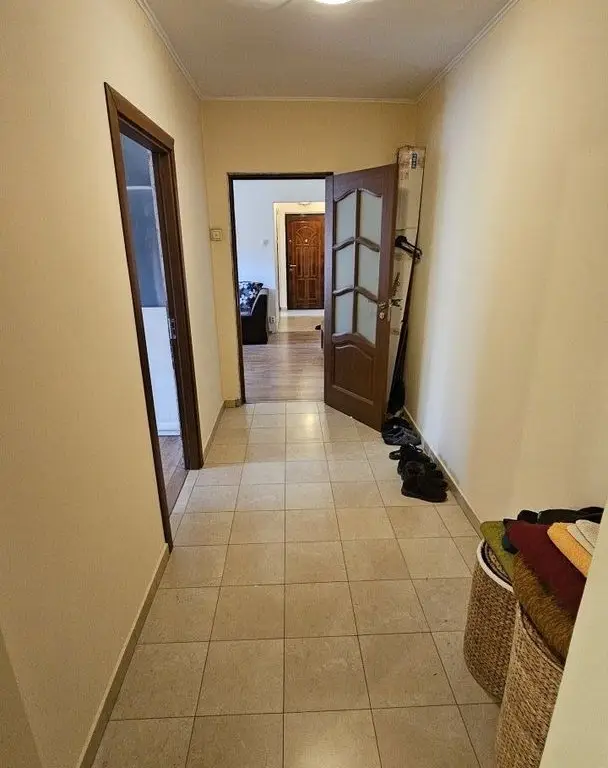 Apartament 4 Camere , et.3/4, Berceni-Racovita