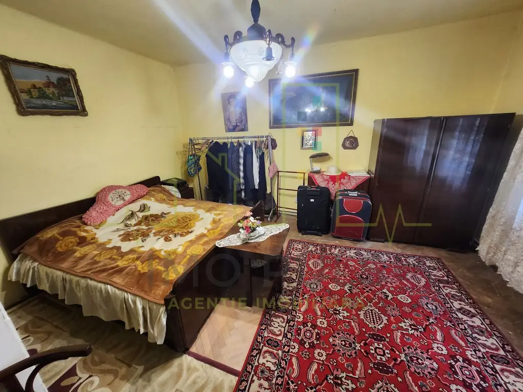 Casa individuala. Mijloace de transport. Toate utilitatile.