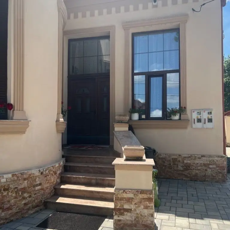 BRASADAS vinde casa cu 3 dormitoare in zona Titulescu.