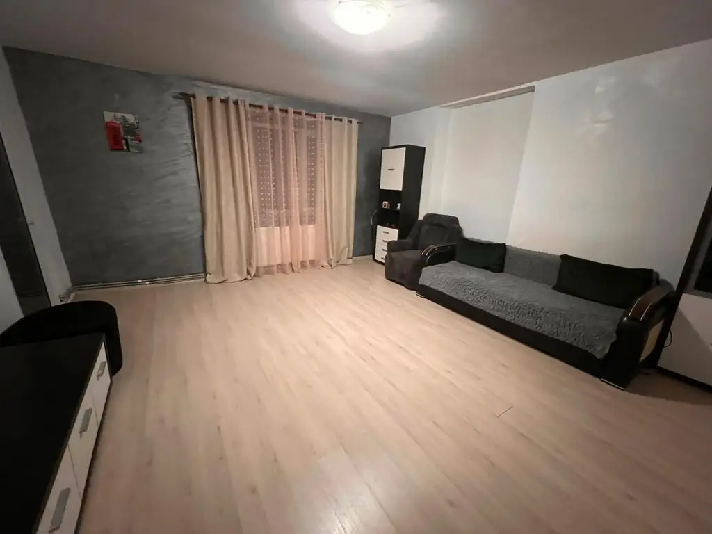 Apartament cu 2 camere, etaj 1, la casa - zona centrala
