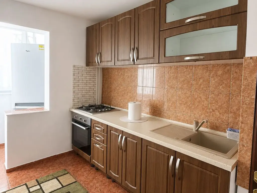 Apartament 2 camere decomandat de închiriat | Zona Soarelui | Etaj 2 |
