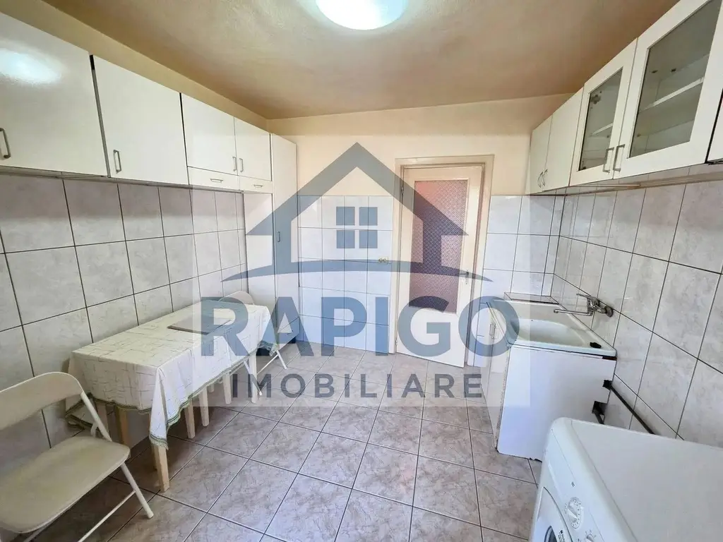 Vand apartament cu 2 camere decomandat in Calea Lipovei