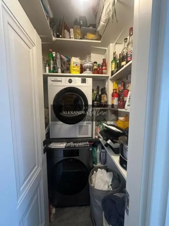 Apartament de vanzare 3 camere, 66 mp, 2 bai, balcon, 2 parcari