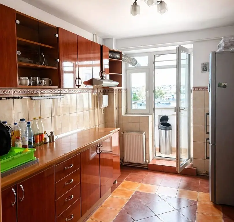 De vanzare apartament cu 4 camere, Dunarea Mall, 95.000 euro