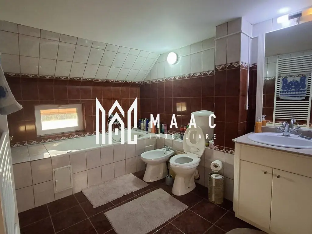 Casa 8 camere | 308mpu | 2 Apartamente | Selimbar