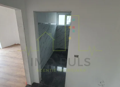 Nou. Lipovei. Decomandat. Bucatarie separata. Terasa + Balcon. Etaj 1.
