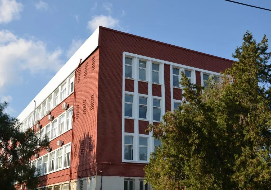 Cladire de birouri la 50 de metri de metrou, langa hala Laminor!