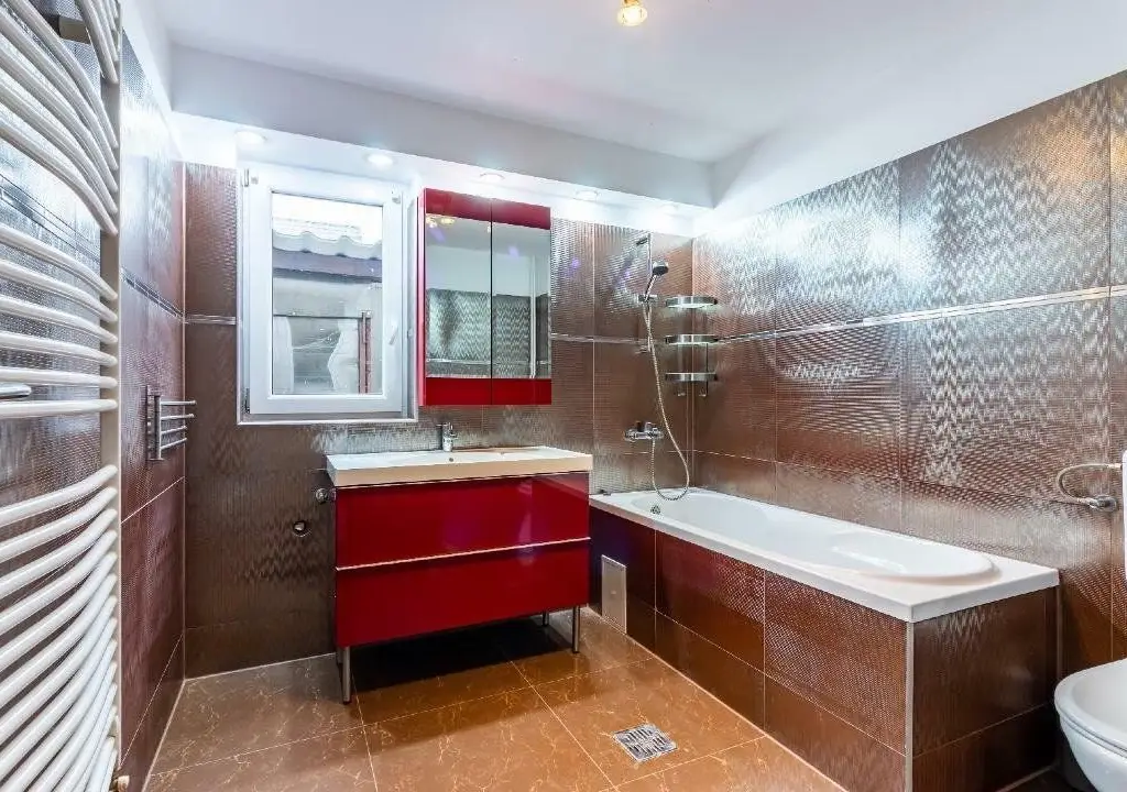Casa individuala sector 5, strada dantelei, 500 m2 curte