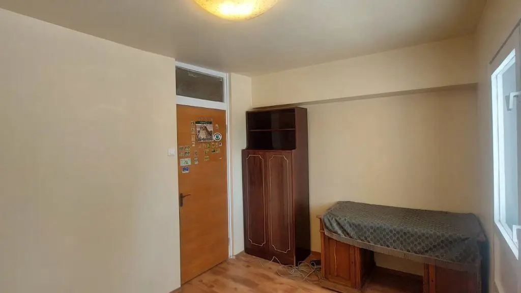 Vand apartament 4 camere situat la 10 min de Piata Unirii