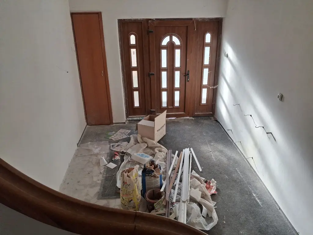 Casa RENOVATA partial 8 cam 6 ari 550mp garaj Ana Ipatescu.