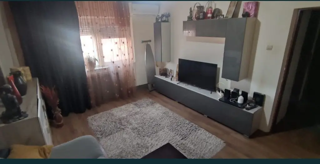 Vand ap cu 3 camere in Navodari
