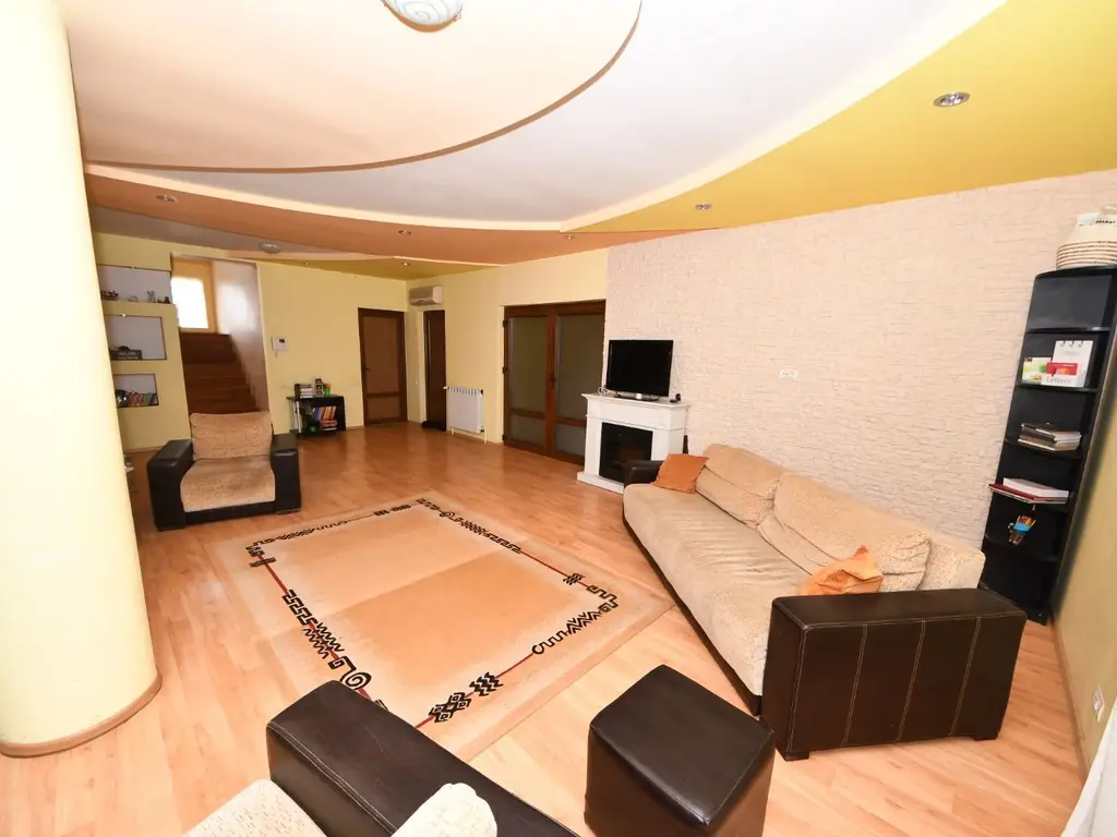 Vila spatioasa, pretabil pentru locuit/clinica, zona Micro 17 – Galati