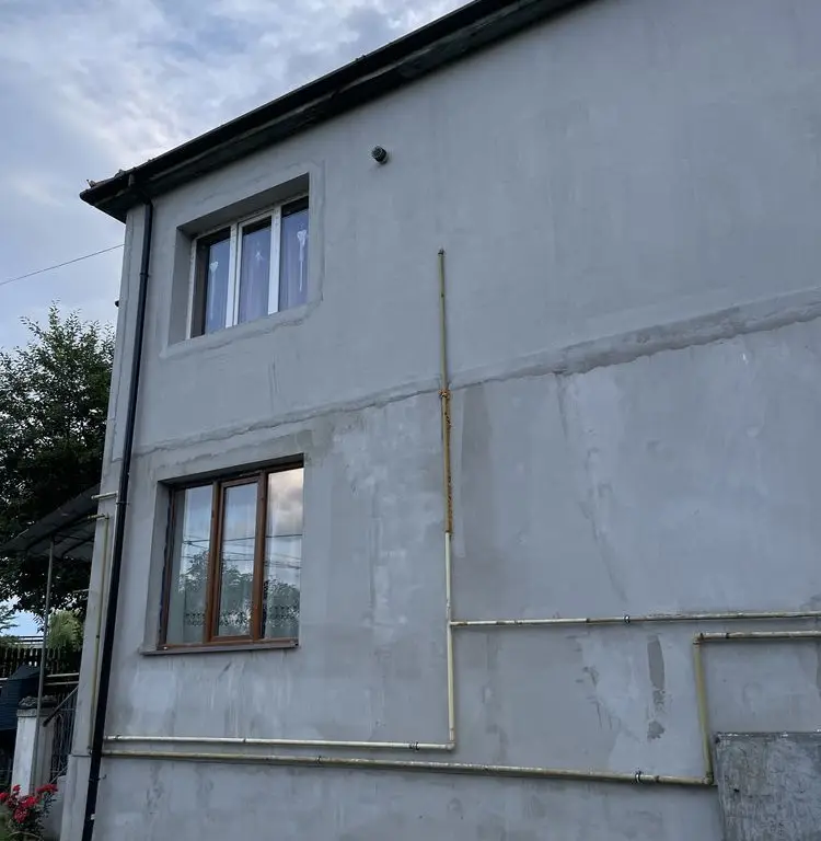 BRASADAS vinde ap 4 cam spațios cu anexe, 103 mp. Botizului.