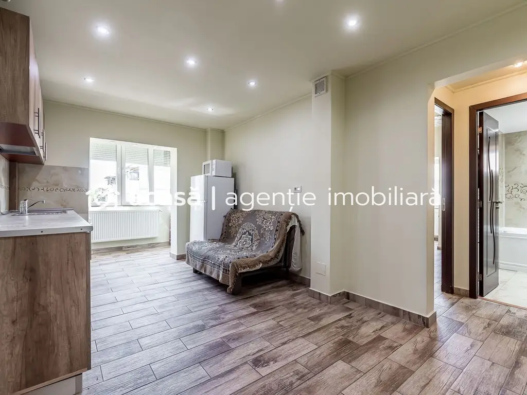 Ap 2 camere decomandat, renovat, 2 balcoane. Cartier Alfa Arad