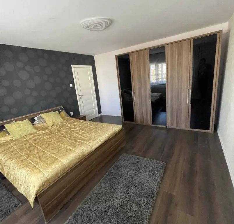 Apartament de vanzare cu 3 camere, Micro 16 Satu Mare etaj 4/4