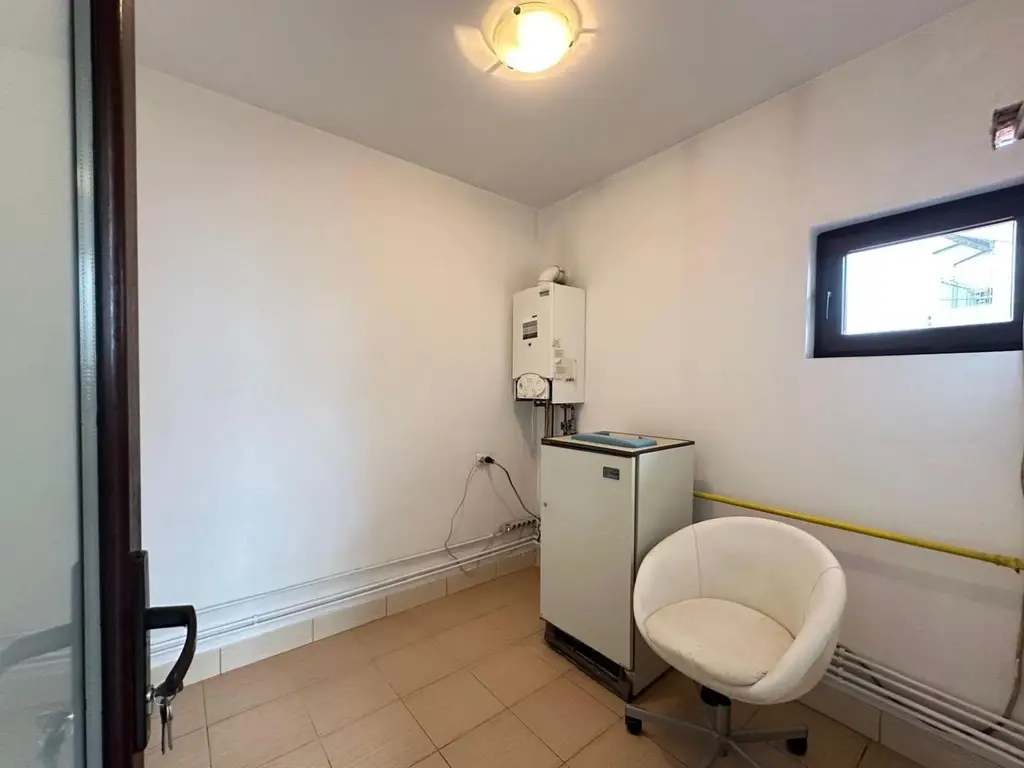 Casă complet renovată cu 4 camere și garaj generos Băneasa, Sector 1