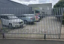 Casa + 5 apartamente + spatiu de inchiriat + parcari. Pretabil locuit + afacere