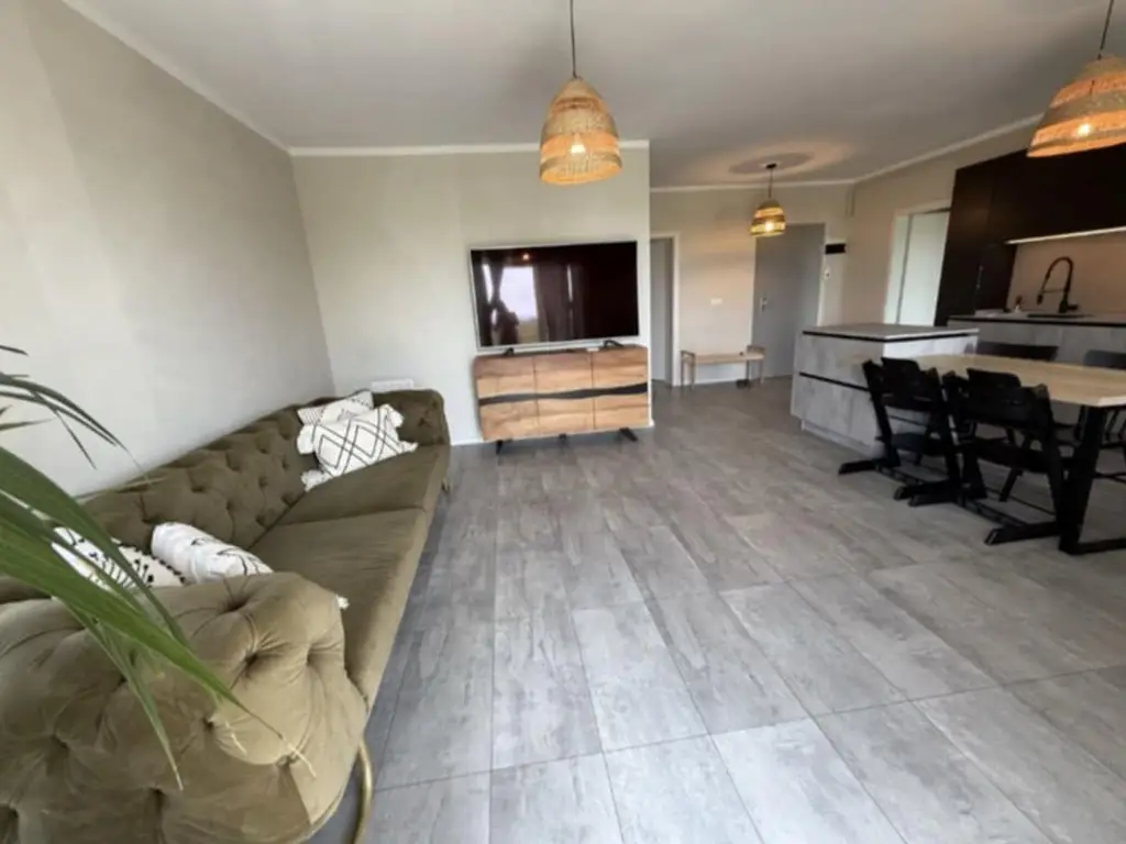 Apartament 2,5 camere chic cu grădină balcon vitrat și mobilier premium