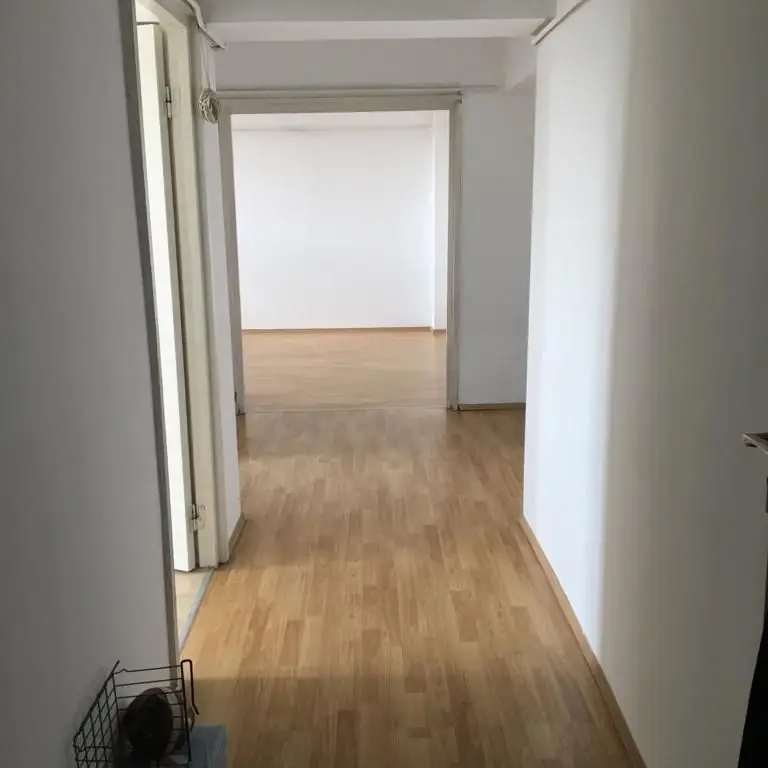 Apartament 4 camere, la 2 minute de Mega Mall, pret 99000 , particular