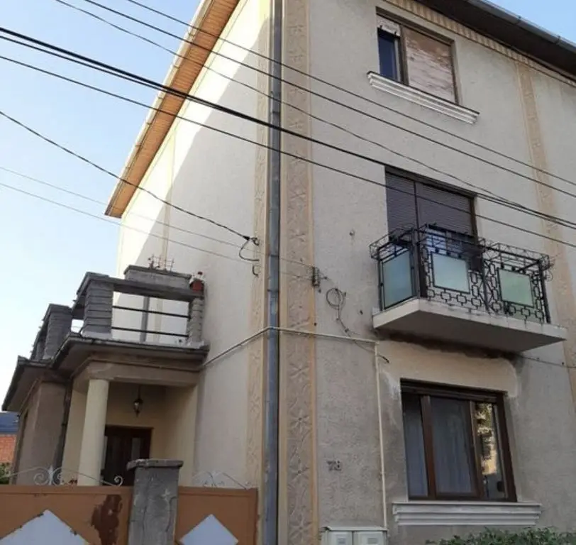 ageuropa.ro vinde casa P+2, duplex, zona Piata Mica